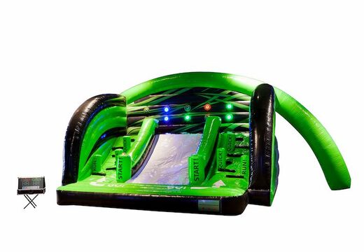 Zamów nadmuchiwany tor przeszkód z bramkarzem z interaktywnym sportem, aby zrobić zawody dla dzieci