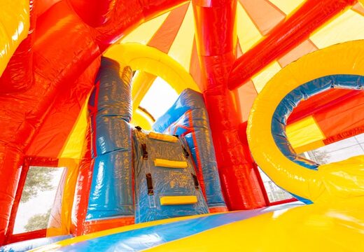 Kup duży nadmuchiwany leżaczek wieloosobowy ze zjeżdżalnią w kolorze czerwonym z motywem kolejki górskiej