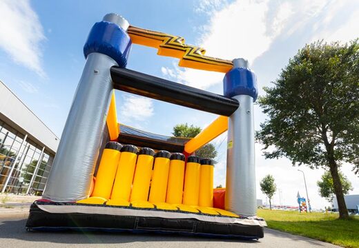 Kup Mega kurs szturmowy High Voltage Adventure Run w JB Inflatables