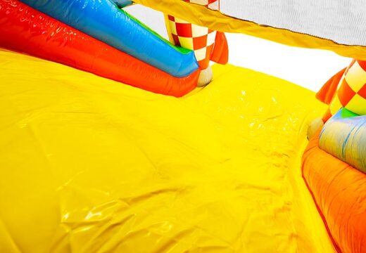 Zamów 13-metrowy dmuchany tor przeszkód w motywie komiksowym dla dzieci. Kup nadmuchiwane tory przeszkód online już teraz w JB Dmuchańce Polska