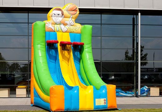 Nadmuchiwana gra w kolorach zielonym, żółtym, niebieskim i pomarańczowym