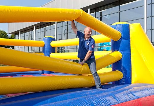 Kup pierścionek z pudełkiem, który jest ruchomy