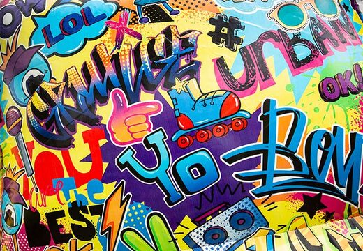 Szczegóły graffiti na dmuchanym zamku