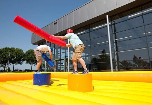 Nadmuchiwany zamek z motywem gry gladiator