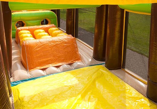 Przeszkody na dmuchanym zamku