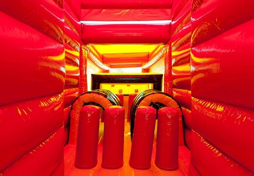 Przeszkody na dmuchanym torze przeszkód