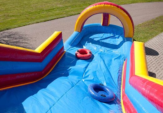 Zabawa w dmuchany zamek do tańca w wannie