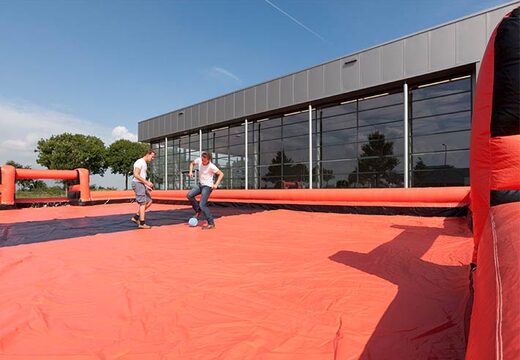 Zamów piłkarski tor mydlany online w JB Inflatables