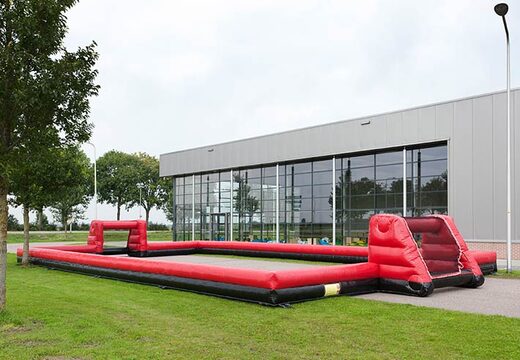 Gra o tematyce czerwono-czarnej piłki nożnej