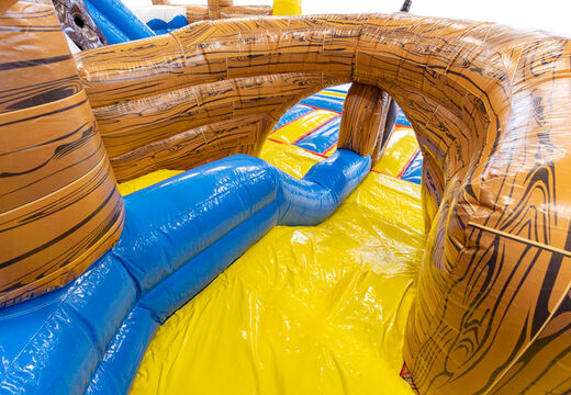 Zjeżdżalnia z dmuchańca Slideworld w motywie piratów