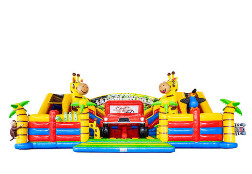 Slideworld w tematyce safari z palmami i żyrafą