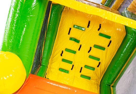 Ścianka wspinaczkowa z modułu toru przeszkód Base Jump