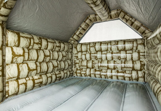 Wnętrze standardowego zamku dmuchanego Grey Brick