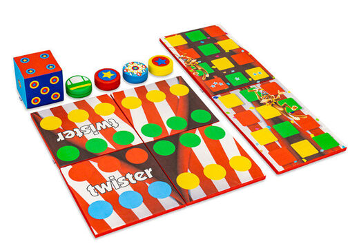 Kolorowy zestaw gier z przodu Softplay w temacie Rollercoaster