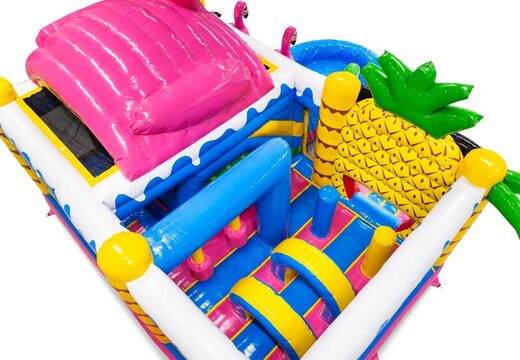 Wnętrze zamku dmuchanego z łukami, kolumnami i workami treningowymi na sprzedaż w JB