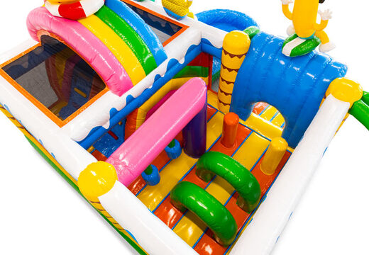 Wnętrze zamku dmuchanego z łukami, kolumnami i workami uderzeniowymi na sprzedaż w JB